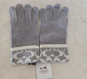Coach Signature LRX Gray and Cream Knit Gloves